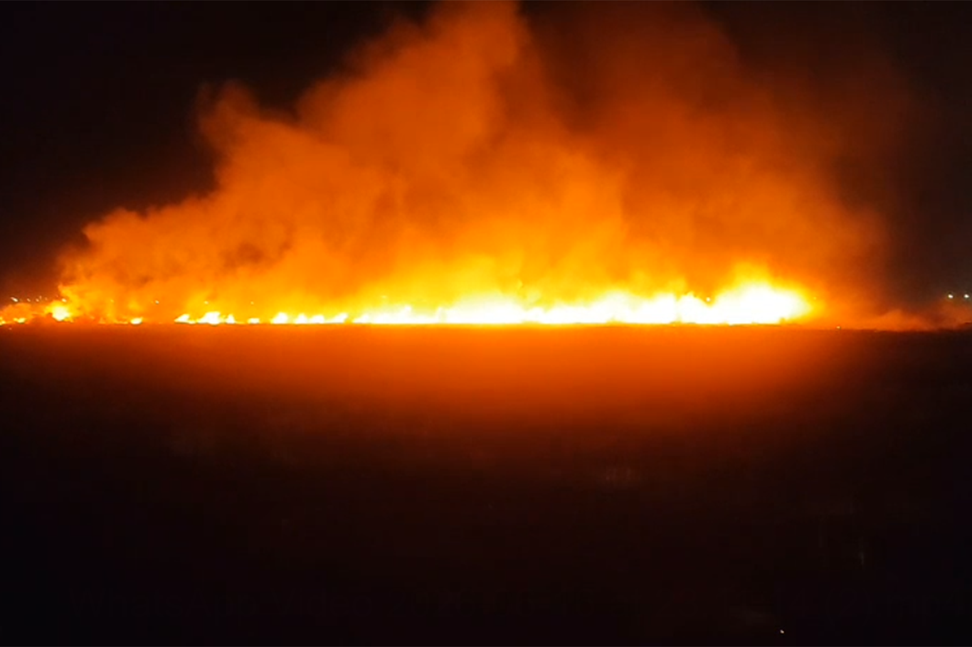 Diyarbakır’da havalimanı yakınındaki tarlada anız yangını