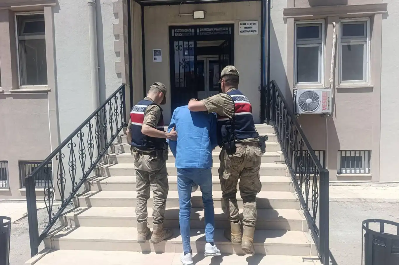 Şanlıurfa’da kesinleşmiş hapis cezası bulunan 2 hükümlü yakalandı