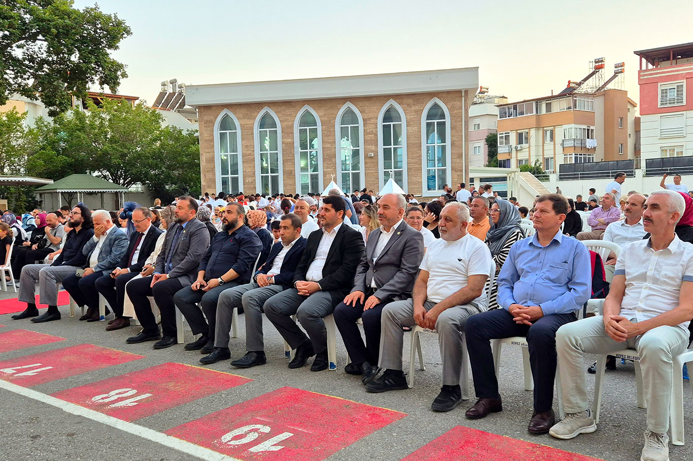 Antalya'da İmam Hatip öğrencilerinin mezuniyet heyecanı yaşandı