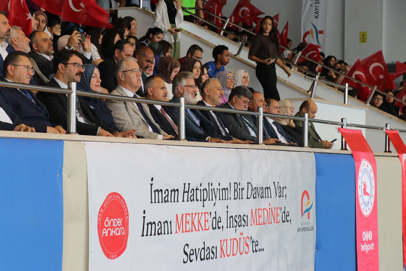 Ankara 2. İmam Hatip Spor Oyunları'nda dereceye giren öğrencilere ödülleri verildi