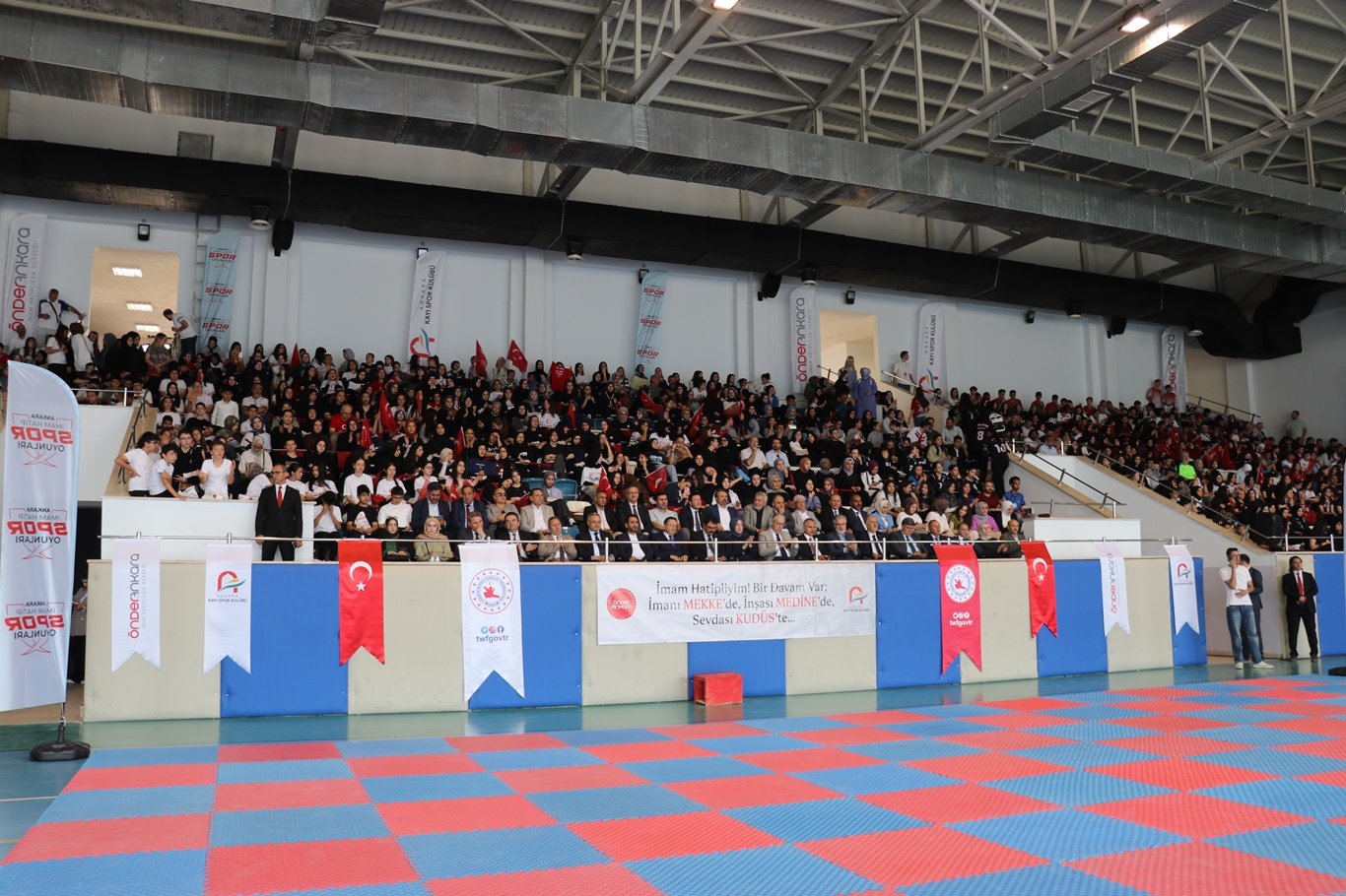 Ankara 2. İmam Hatip Spor Oyunları'nda dereceye giren öğrencilere ödülleri verildi