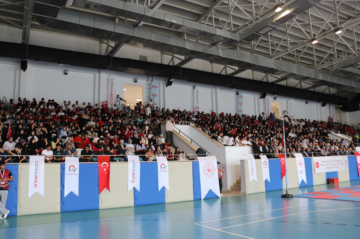 Ankara 2. İmam Hatip Spor Oyunları'nda dereceye giren öğrencilere ödülleri verildi