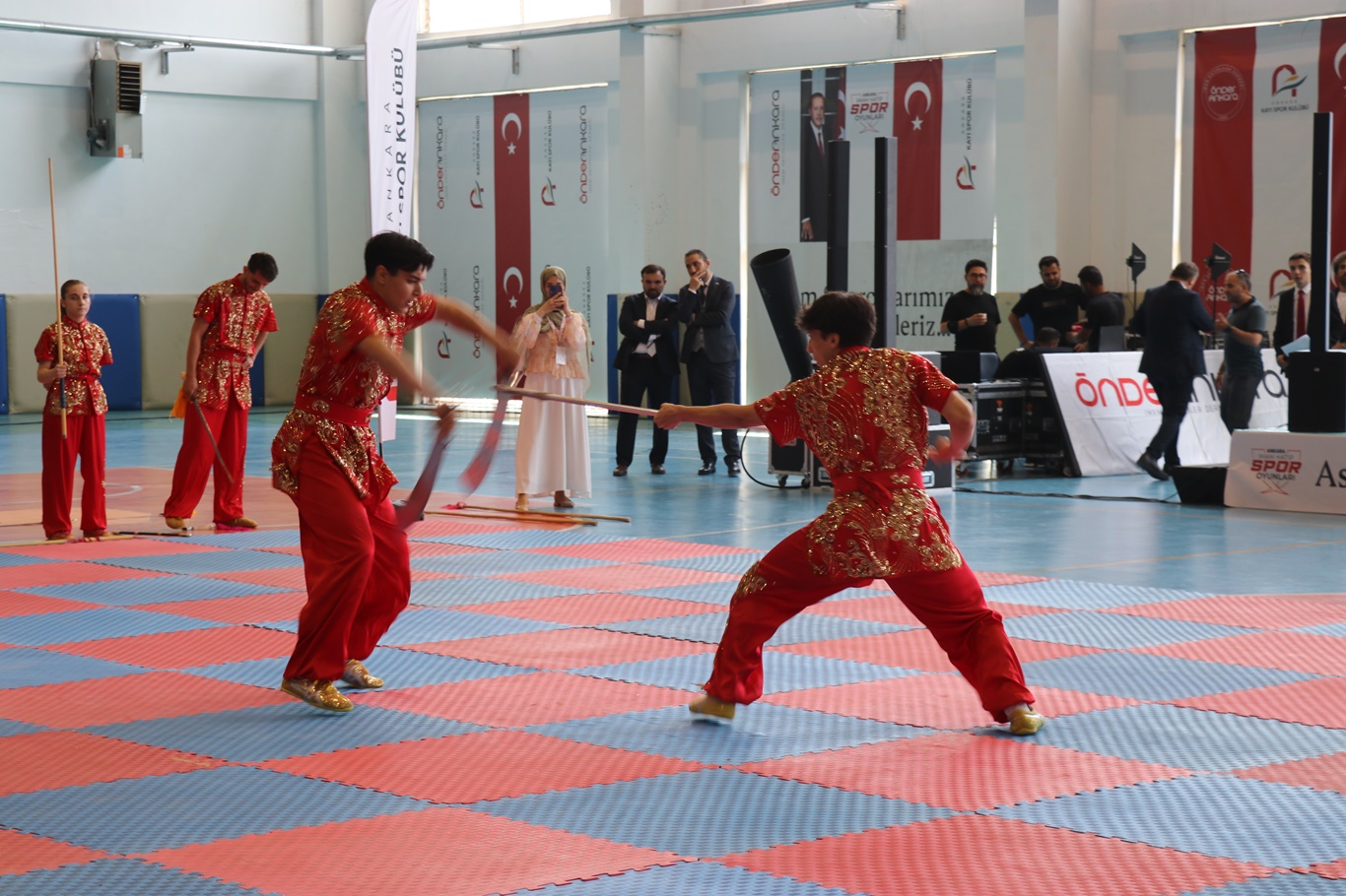 Ankara 2. İmam Hatip Spor Oyunları'nda dereceye giren öğrencilere ödülleri verildi
