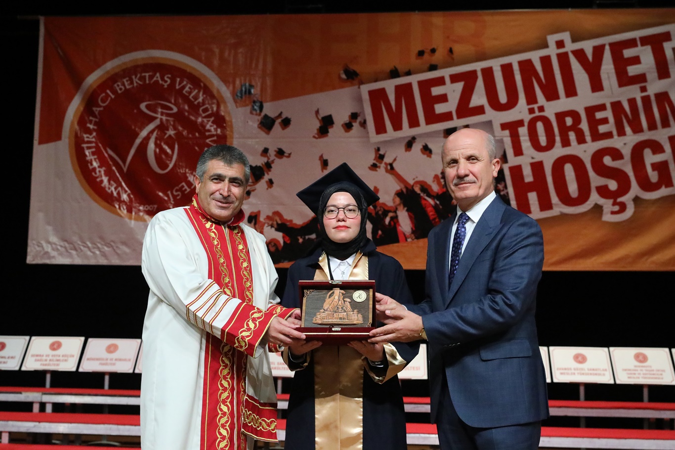 YÖK Başkanı Özvar: Ülkemizin geleceği gençlerin bilgi birikimine ve üretkenliğine bağlı