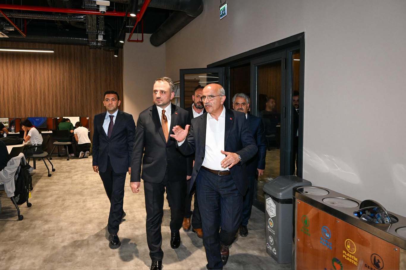 Bakan Yardımcısı Eminoğlu’ndan Malatya Şehir Kütüphanesine tam not