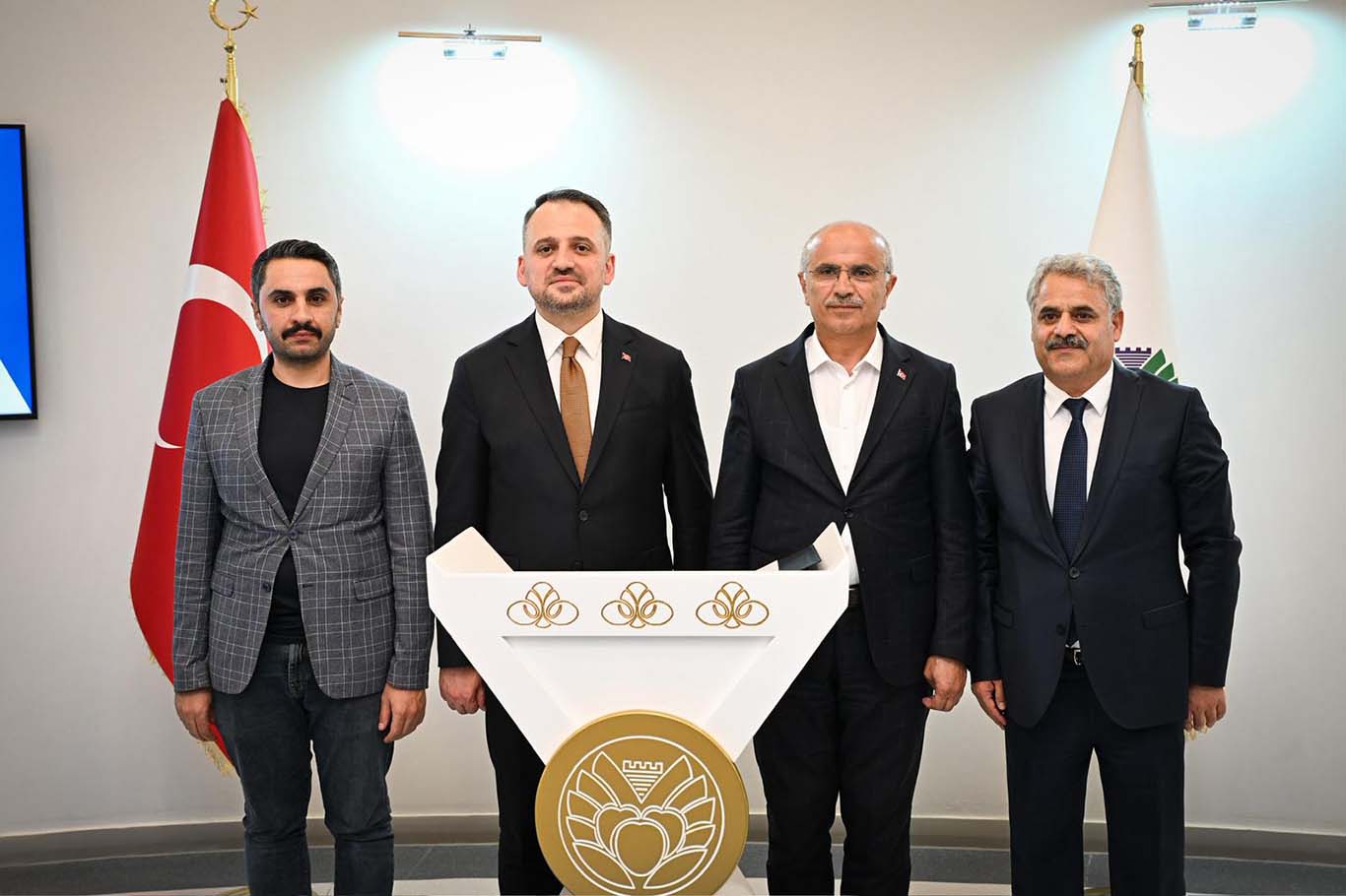 Bakan Yardımcısı Eminoğlu’ndan Malatya Şehir Kütüphanesine tam not