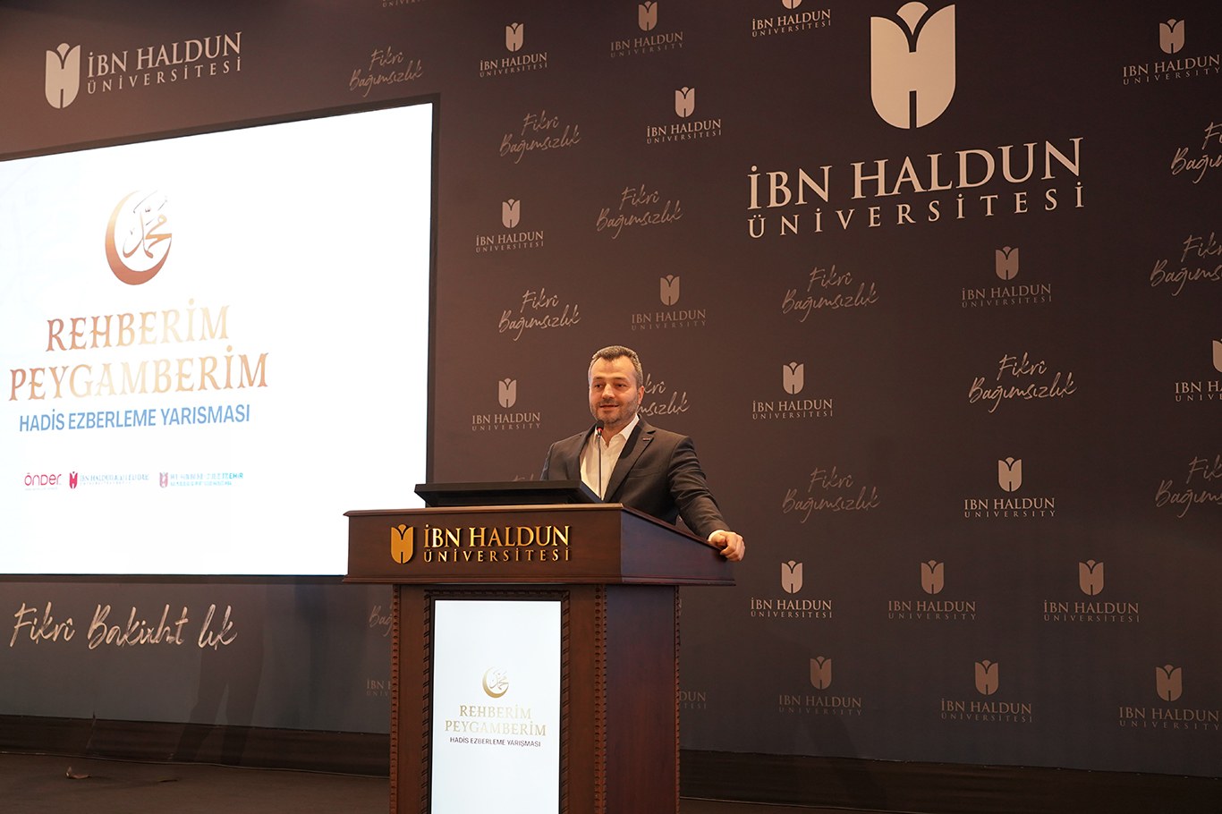 Rehberim Peygamberim Hadis Ezberleme Yarışması’nda 20 genç ödüllerin sahibi oldu