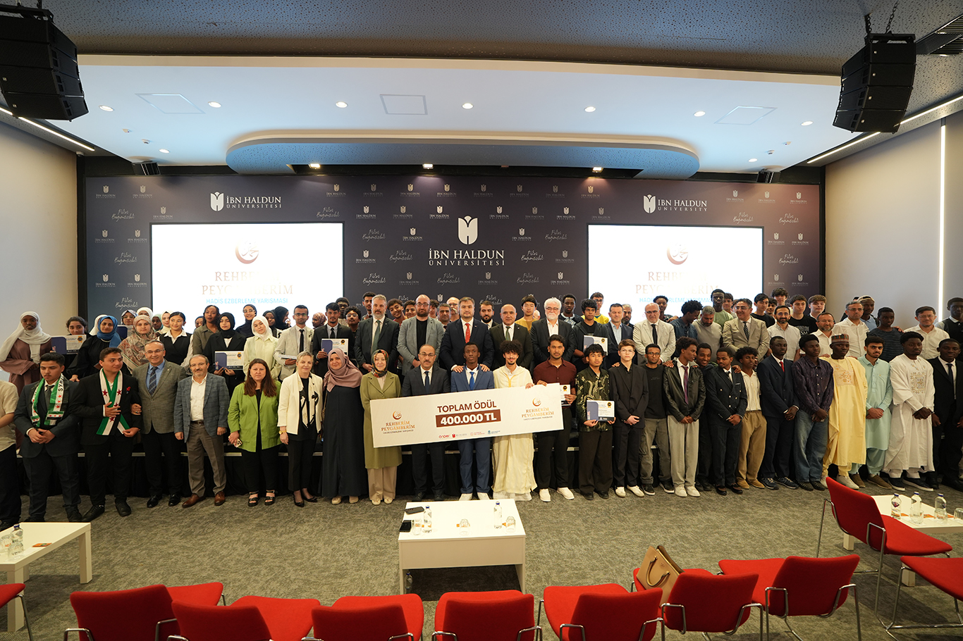 Rehberim Peygamberim Hadis Ezberleme Yarışması’nda 20 genç ödüllerin sahibi oldu