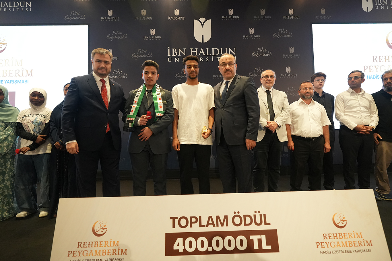 Rehberim Peygamberim Hadis Ezberleme Yarışması’nda 20 genç ödüllerin sahibi oldu