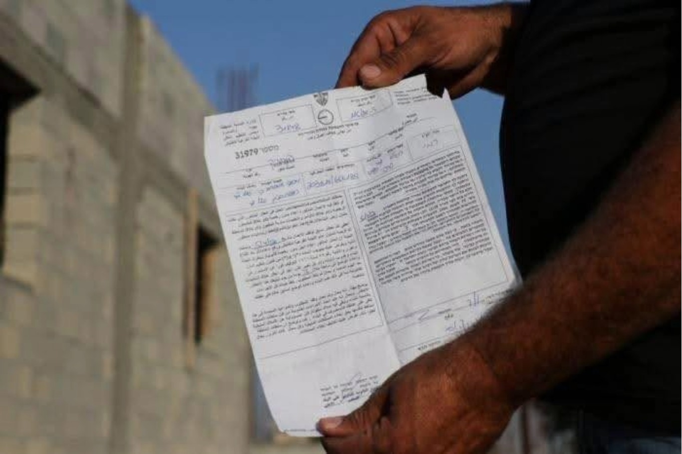   الاحتلال يواصل سياسة الهدم ويخطر بإزالة 9 منازل في الشيوخ