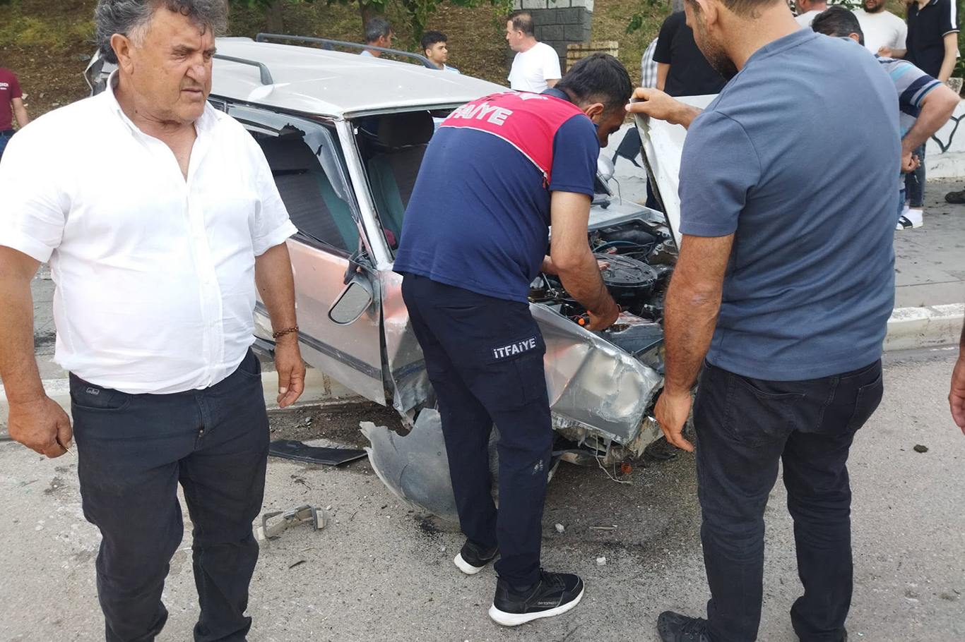 Adıyaman'da otomobil kaza yaptı: 2 kişi yaralandı