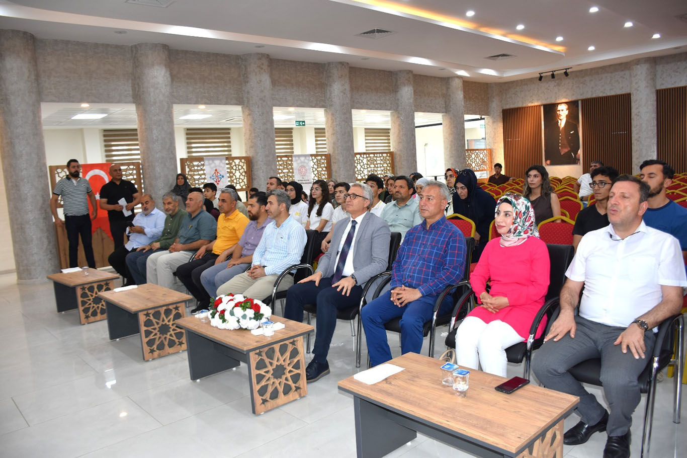 Din, ahlak ve değer yarışmalarında başarılı öğrenciler ödüllendirildi