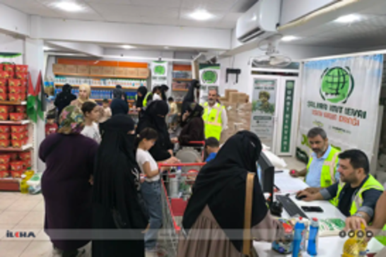 Li Rihayê bi sedan malbat ji Karwana Hêvîyê piştgiriya bazara civakî wergirtin