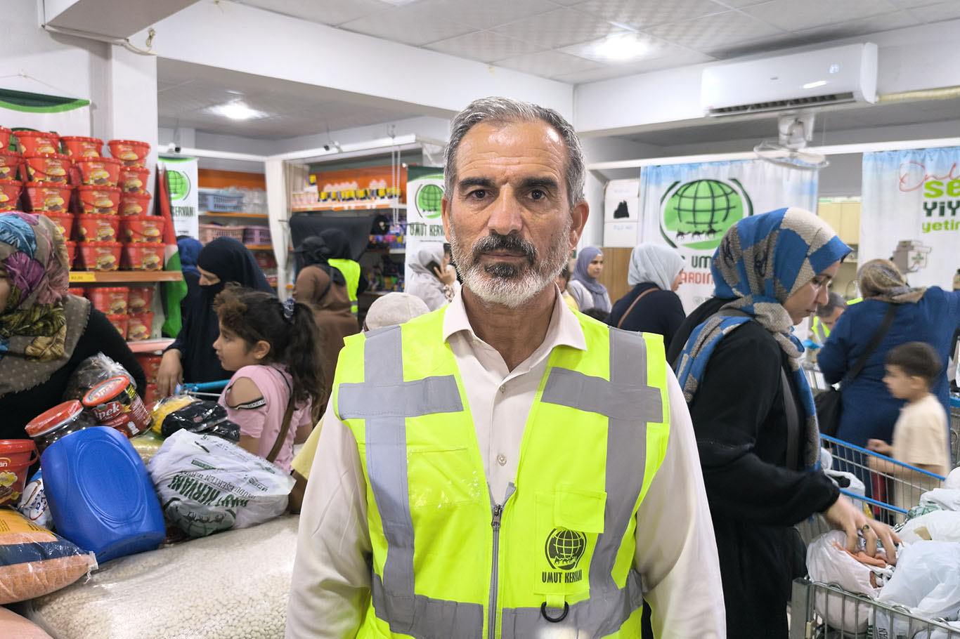 Li Rihayê bi sedan malbat ji Karwana Hêvîyê piştgiriya bazara civakî wergirtin