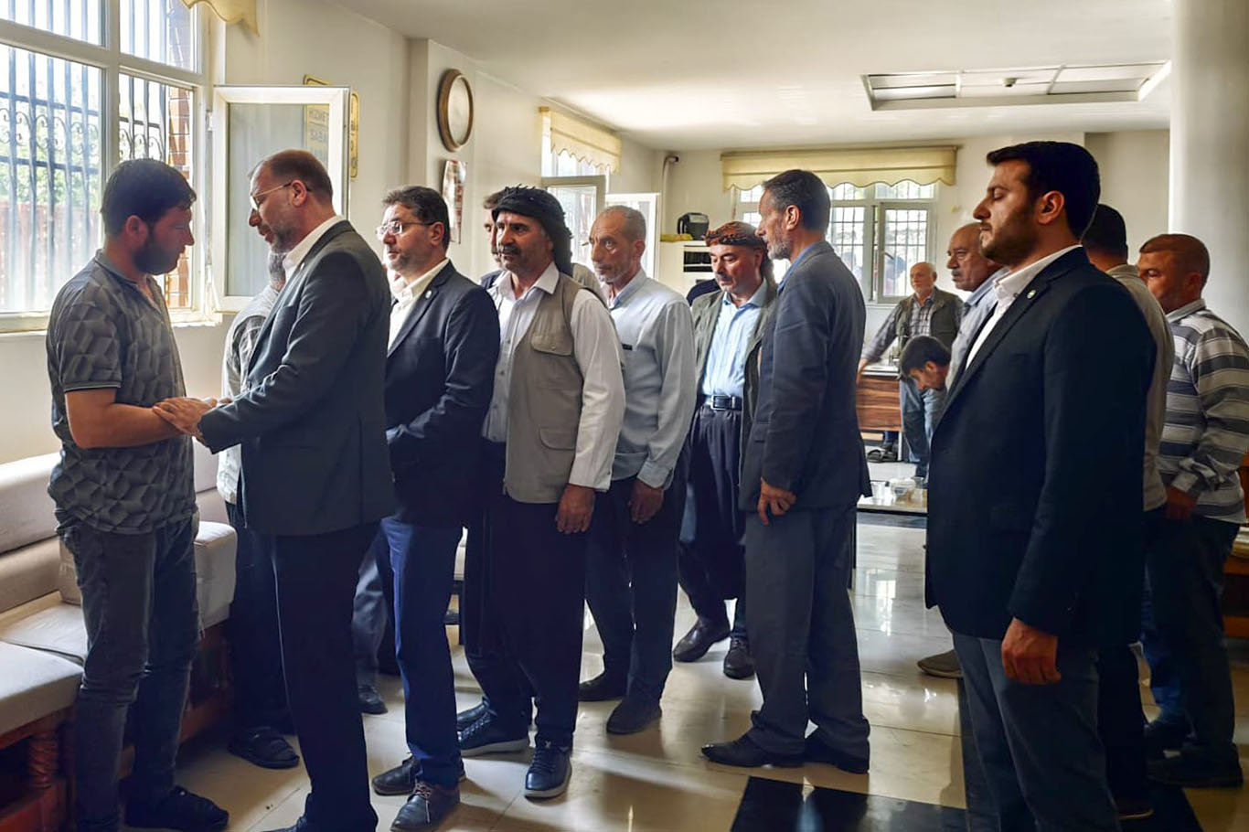 HÜDA PAR Şanlıurfa İl Başkanı Polat, kazada hayatını kaybeden 3 kardeşin taziyesine katıldı