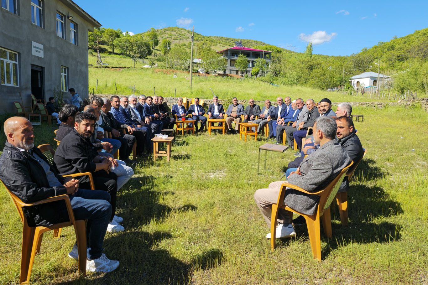 HÜDA PAR'lı Emiroğlu’ndan: Bu kadar iktidar gücüne rağmen temel hizmetlerde ciddi aksamalar var