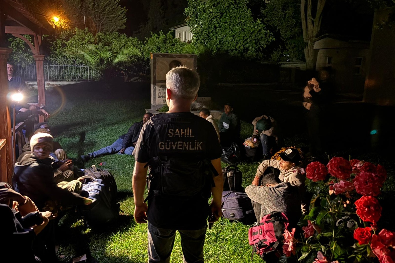 İzmir'de açıklarında 14 düzensiz göçmen yakalandı