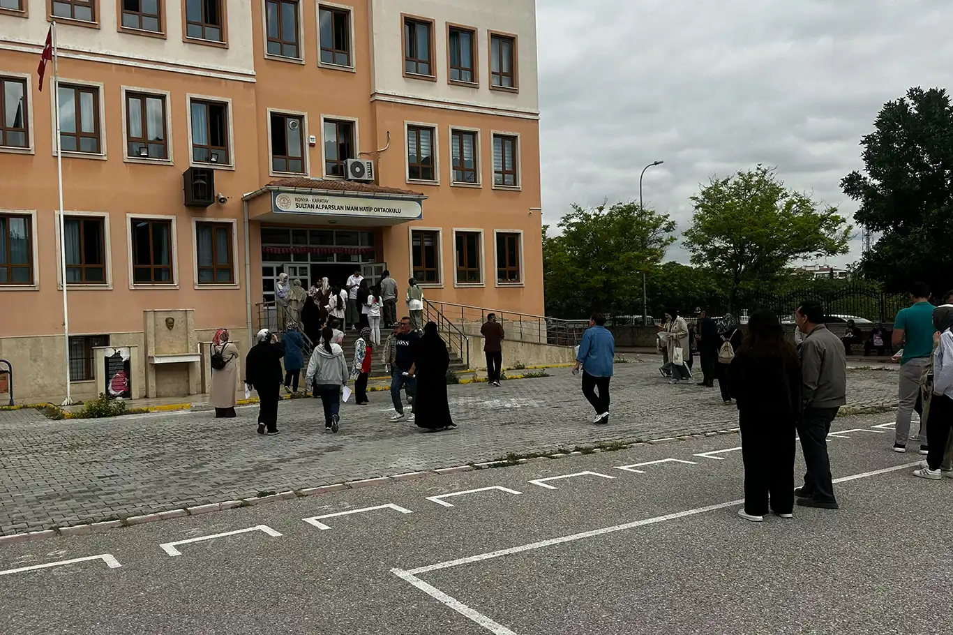 Konya’da YKS için adaylar sınav merkezlerine geldi