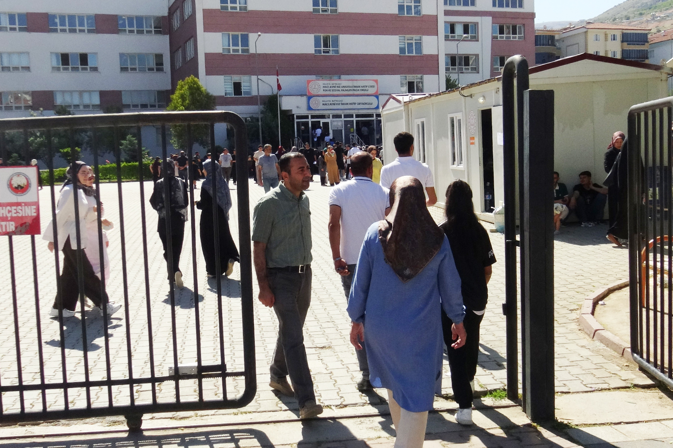 Malatya'da YKS heyecanı: Adaylar hedeflerini ve hayallerini anlattı