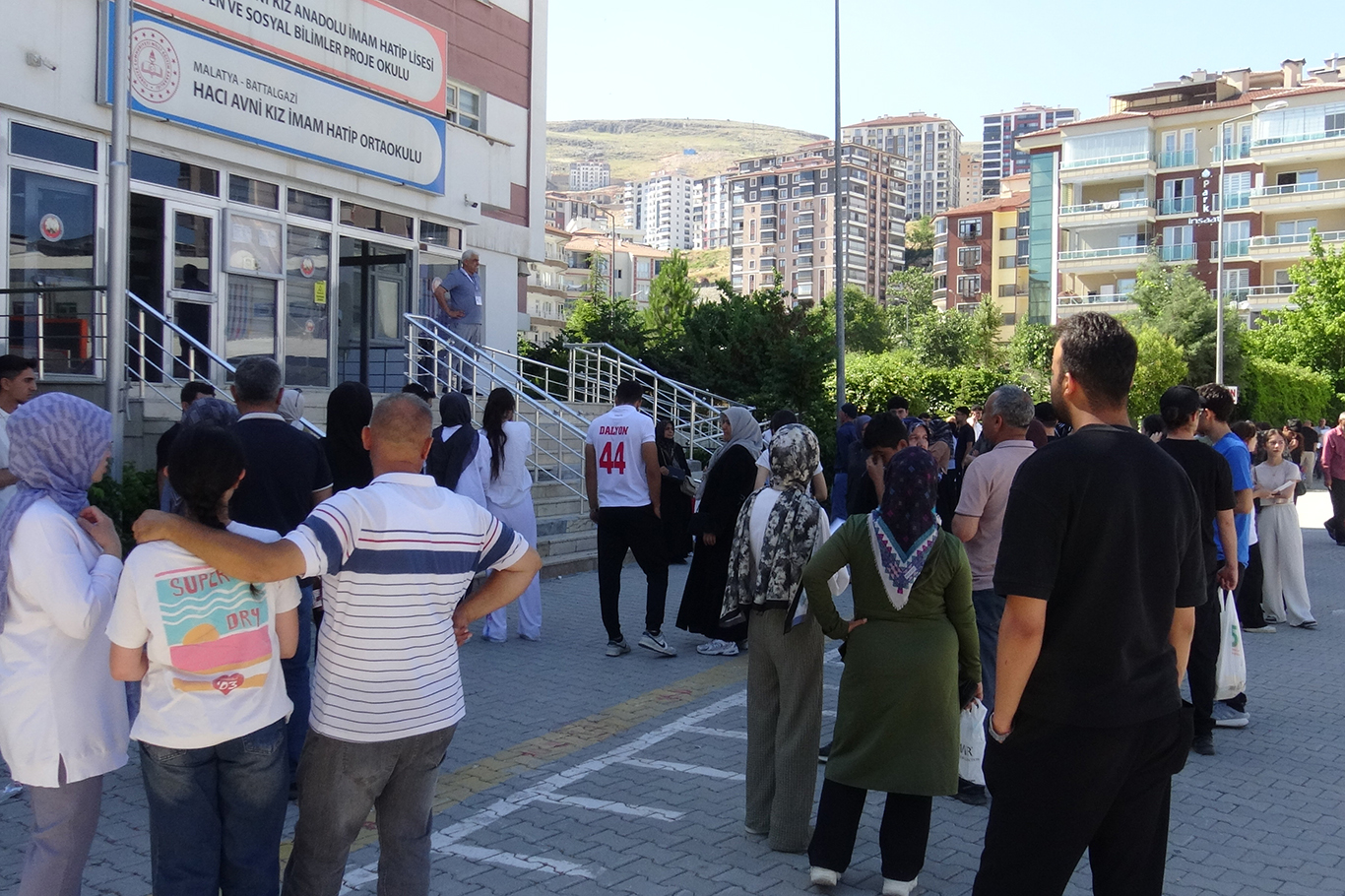 YKS Heyecanı Malatya'da başladı: Adaylar hedeflerini ve hayallerini anlattı