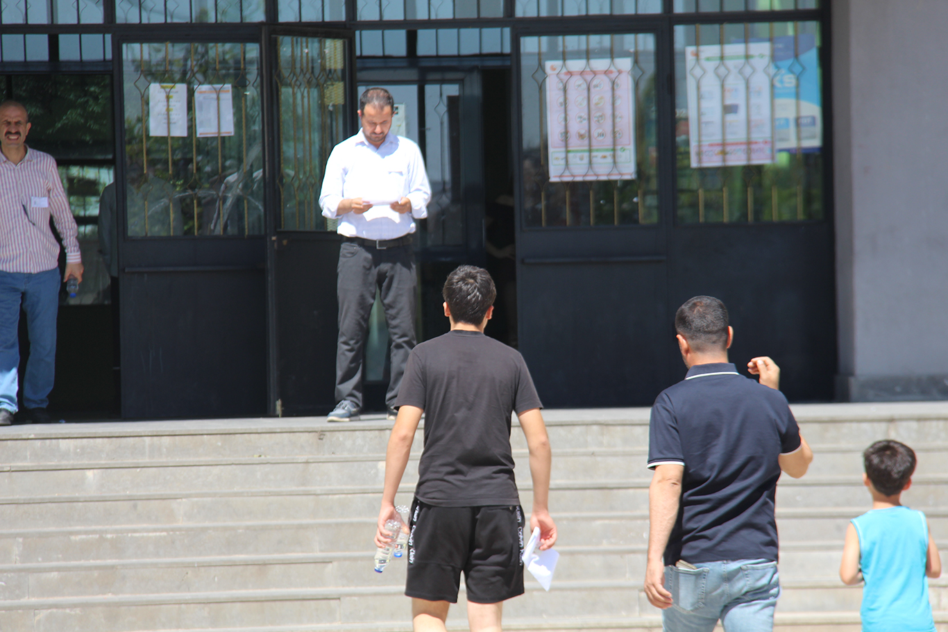 Diyarbakır’da YKS heyecanı: Bazı adaylar son dakikada sınava yetişti