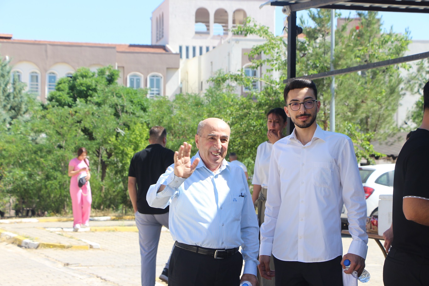 Mardin'de baba-oğul birlikte YKS'ye girdi: Hedefleri ilahiyat fakültesinde sınıf arkadaşı olmak