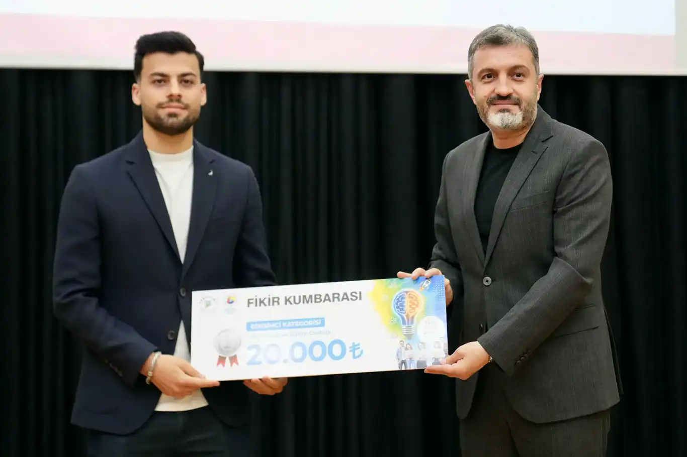 Malatya'da "Fikir Kumbarası" projesinde dereceye girenler ödüllendirildi