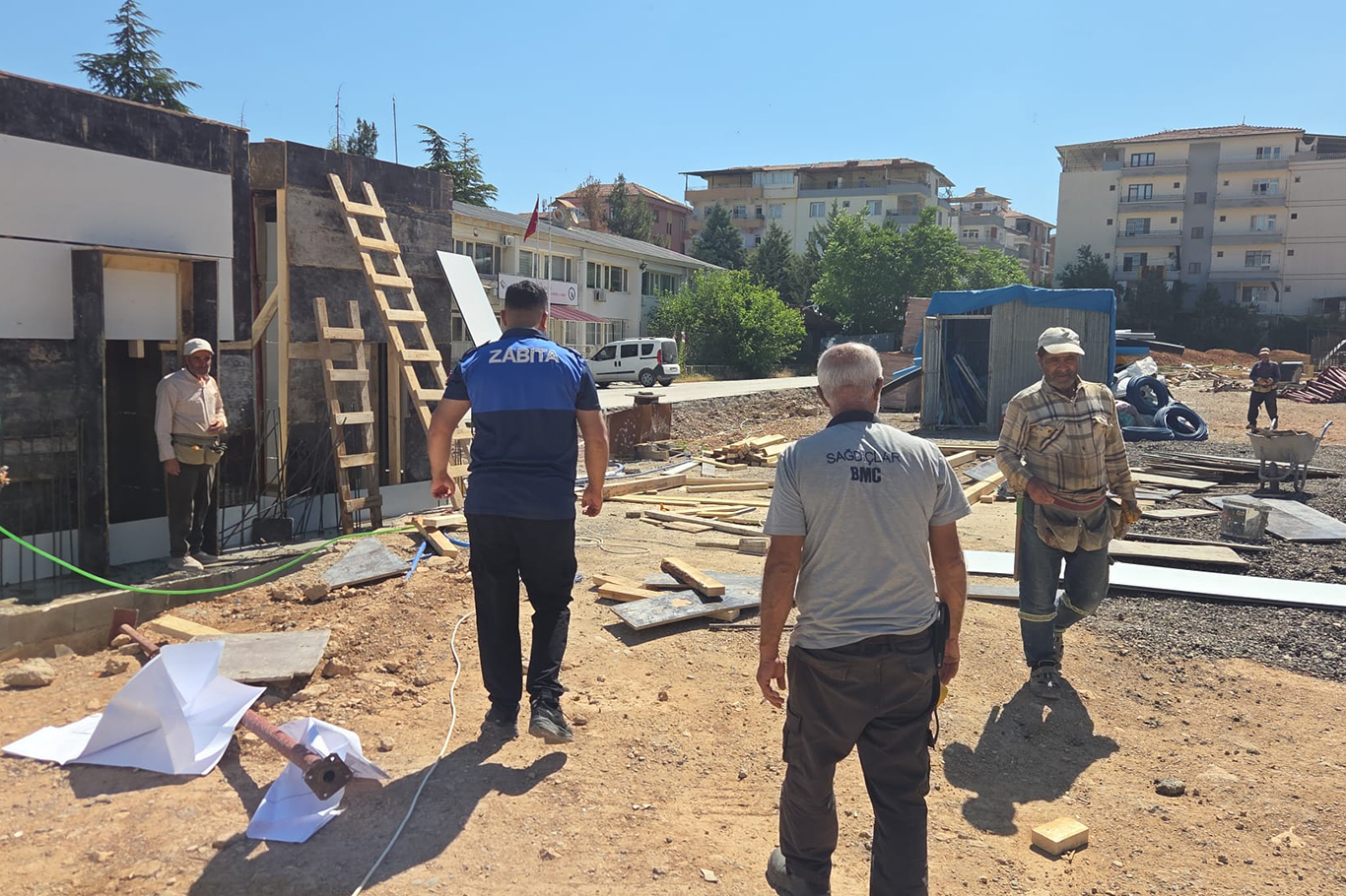 Sınava dakikalar kala yanlış okula gittiğini fark etti, zabıta ekipleri devreye girdi