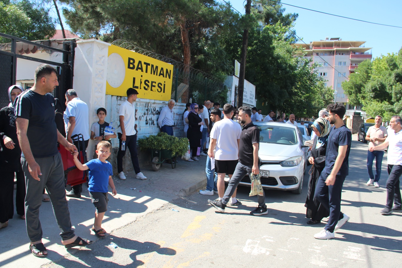 Batman'da AYT heyecanı: Veliler dua, adaylar başarı peşinde 