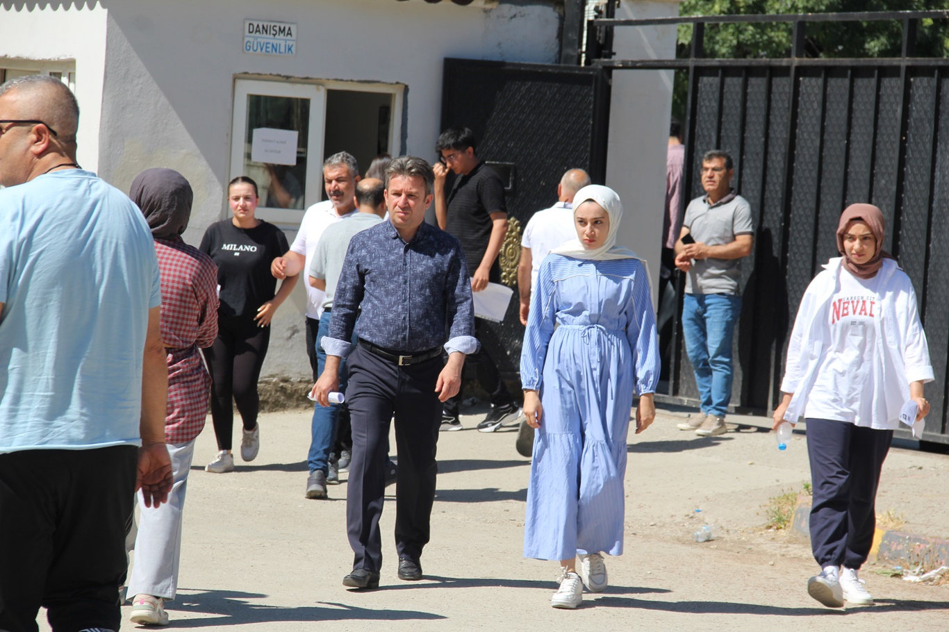 Batman'da AYT heyecanı: Veliler dua, adaylar başarı peşinde 