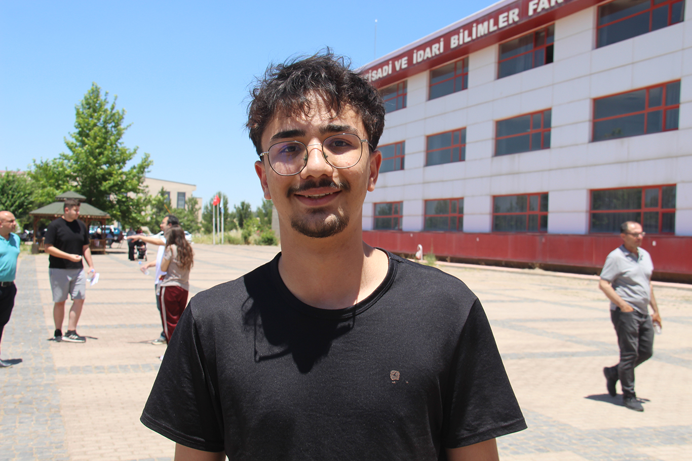 AYT sınavına katılan öğrenciler soruları yorumladı: Matematik soruları süreye oranla oldukça uzun ve zordu