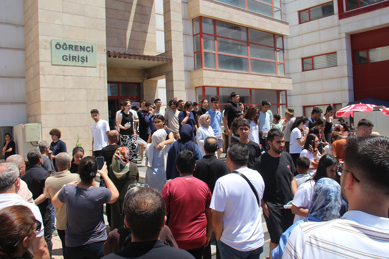 AYT sınavına katılan öğrenciler soruları yorumladı: Matematik soruları süreye oranla oldukça uzun ve zordu
