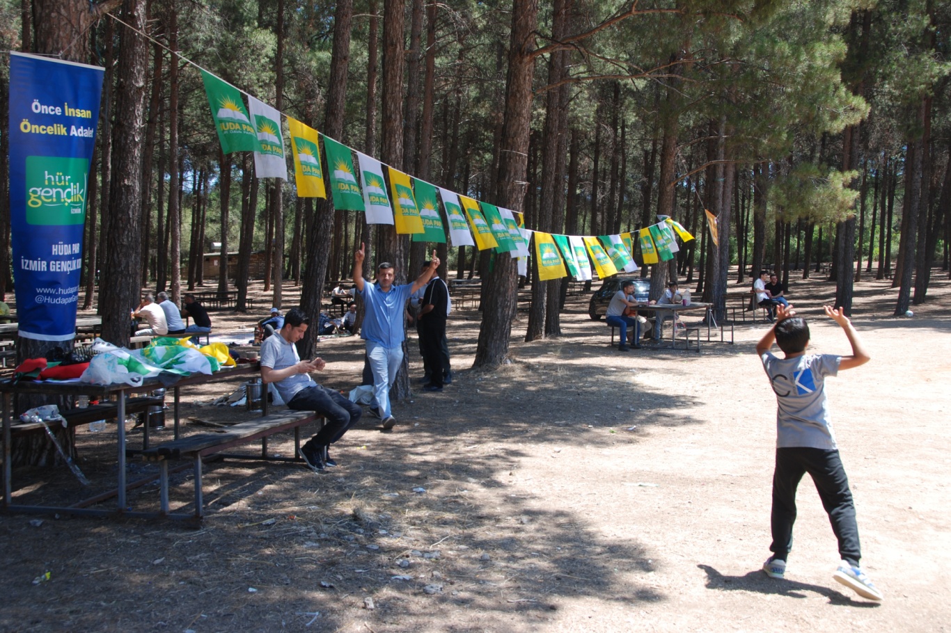 HÜDA PAR İzmir İl Başkanlığından “Son Kale Aile” temalı piknik programı