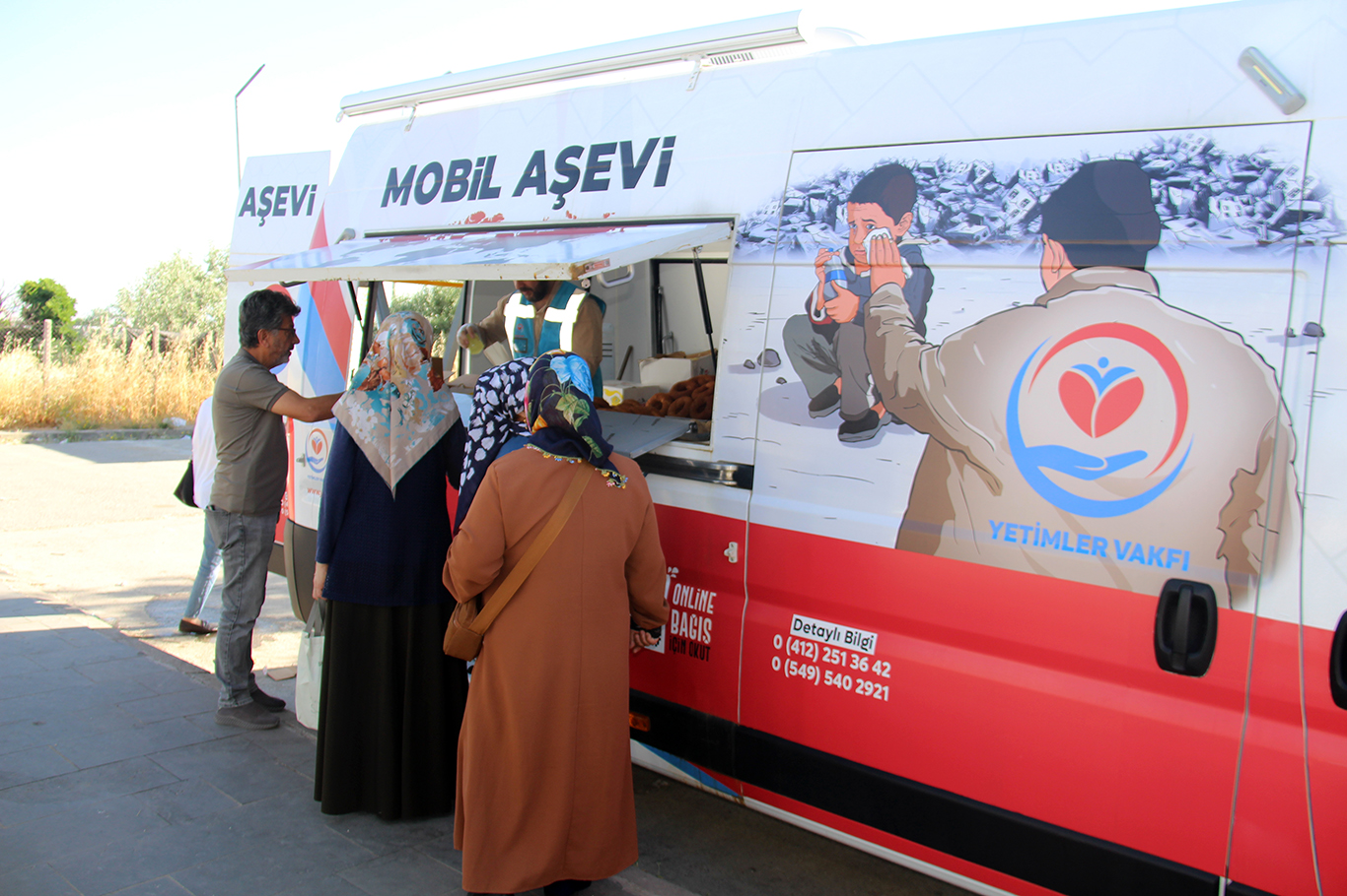 Yetimler Vakfı'ndan hasta ve hasta yakınlarına kahvaltı ikramı