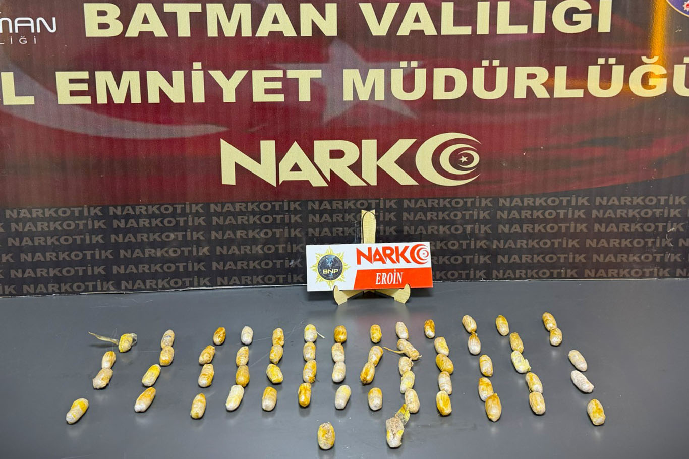 Otobüs yolcularının midesinden uyuşturucu çıktı