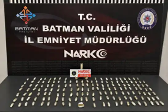 Otobüs yolcularının midesinden uyuşturucu çıktı