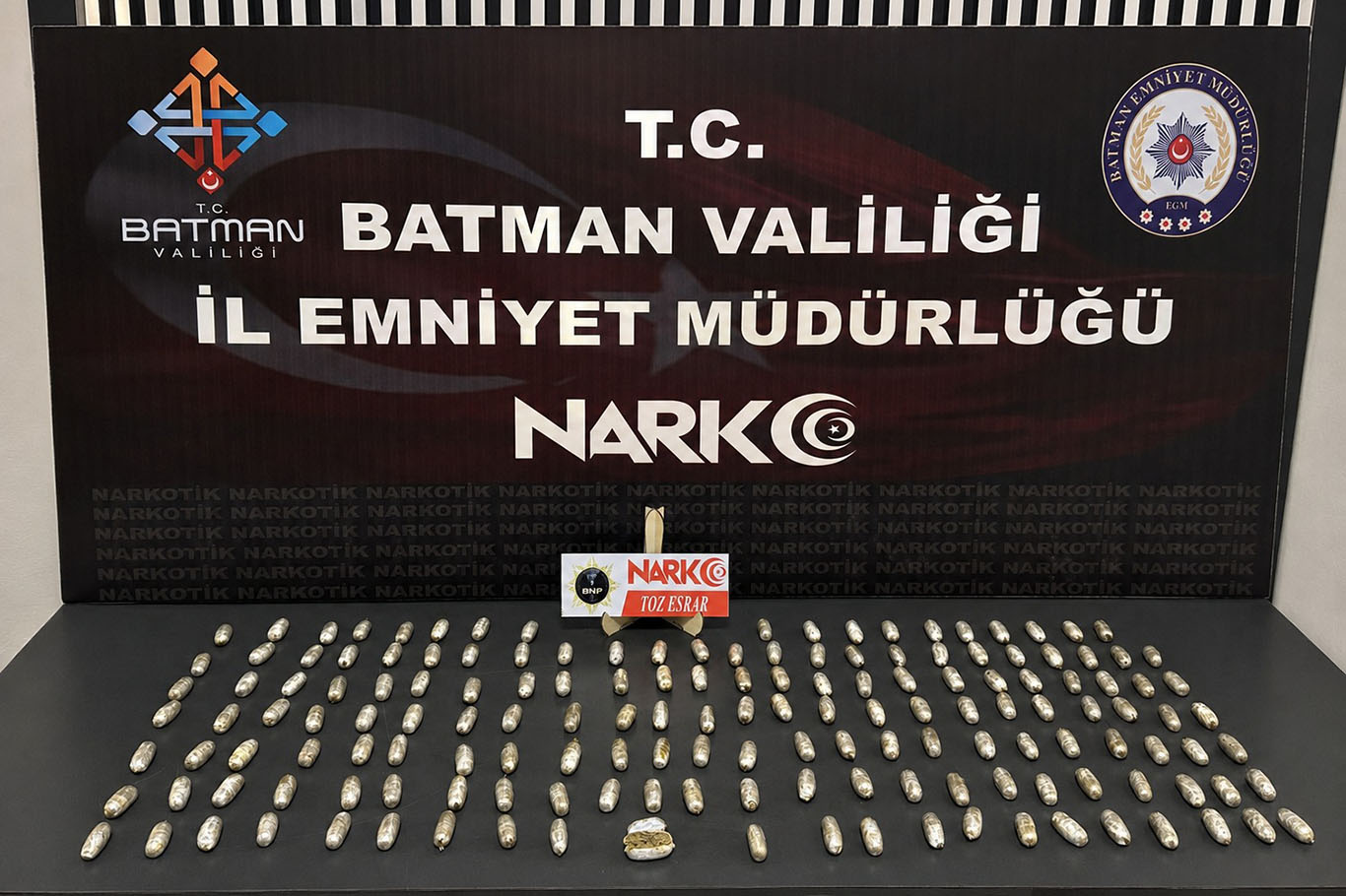 Otobüs yolcularının midesinden uyuşturucu çıktı