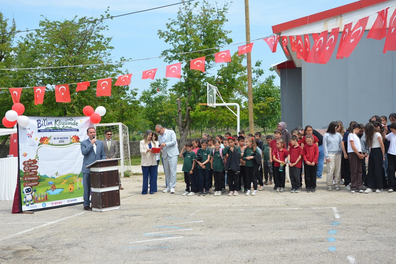 "Bilim köyümde" projesiyle bilim ve teknoloji köy okullarına taşındı