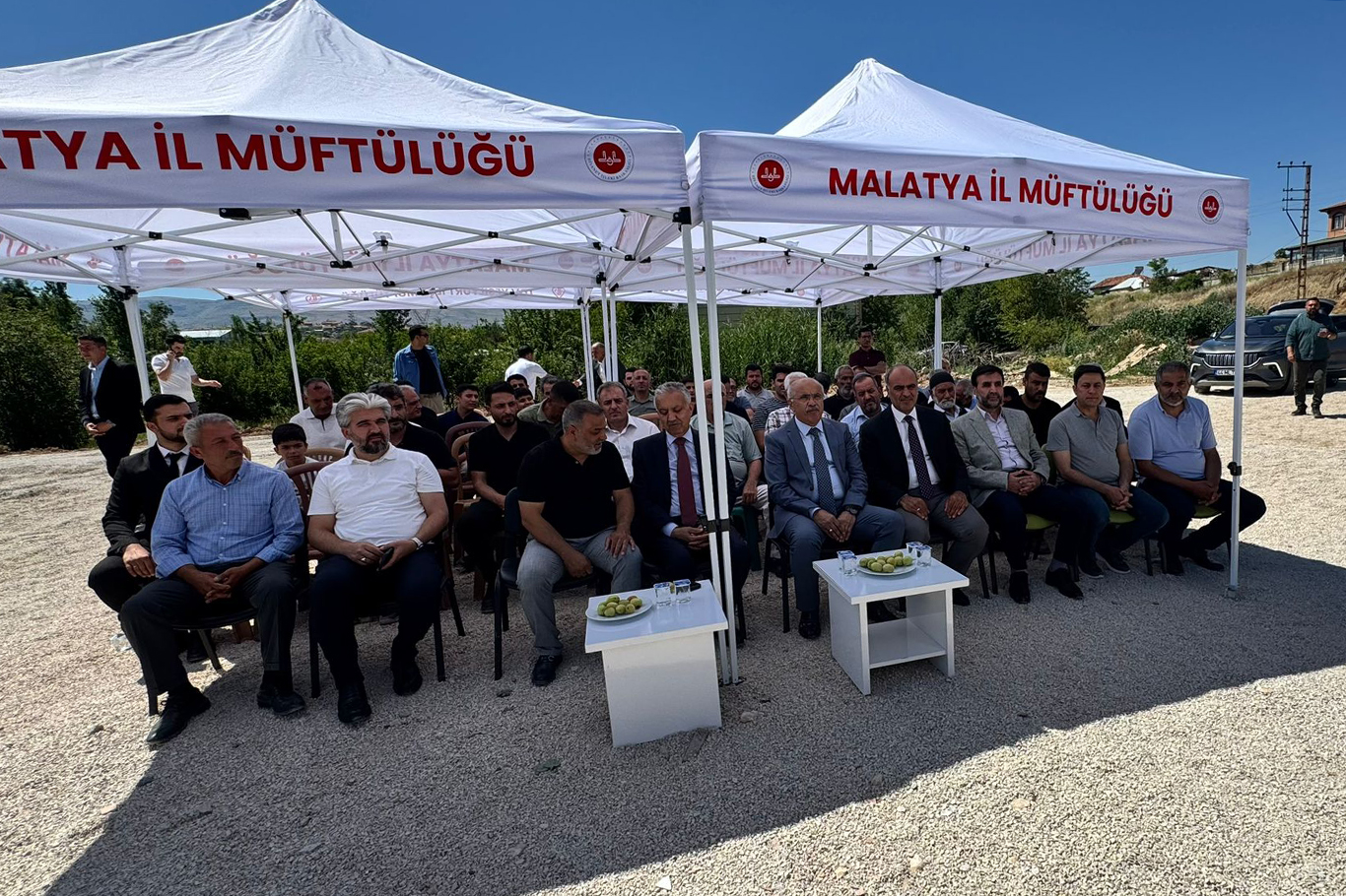 Caminin temel atma törenine müdahale eden Belediye Başkanı Er: Bu şekilde beton atılmaz