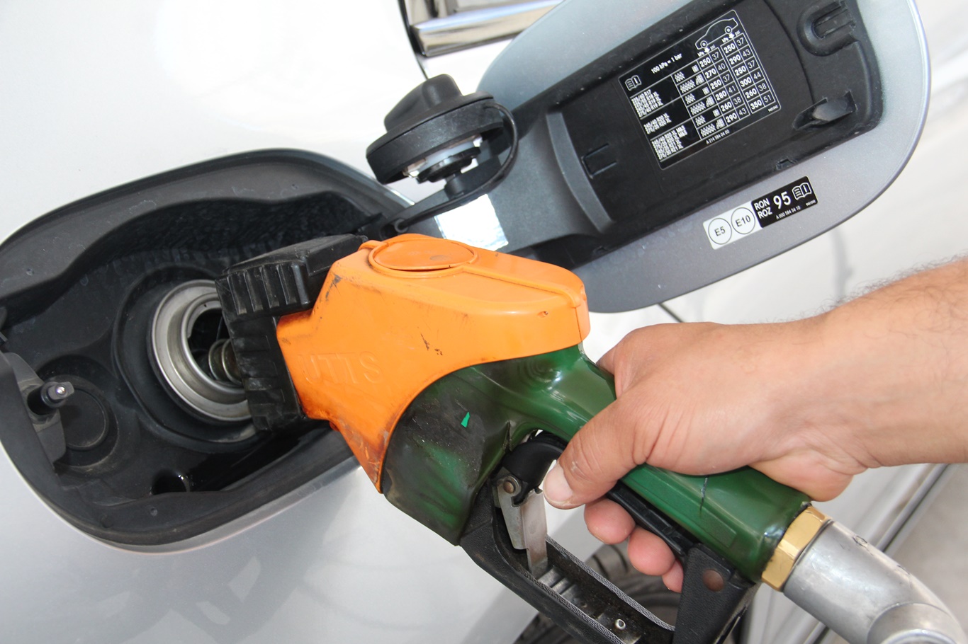 "Petrol düştü, pompa fiyatları beklentiyi karşılamadı"