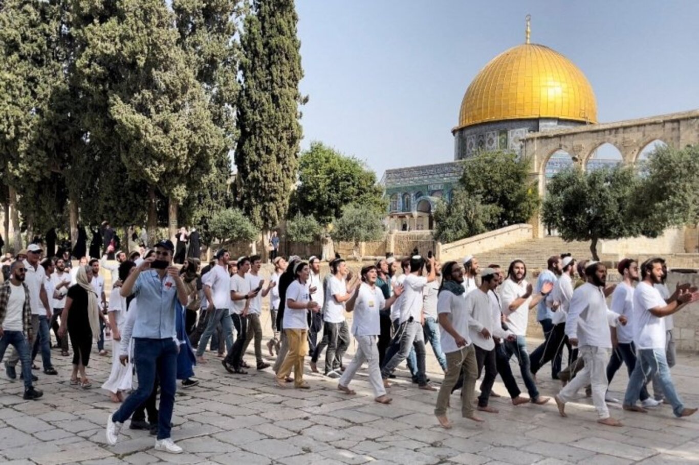Israeli settlers storm Al-Aqsa Mosque courtyards under police protection
