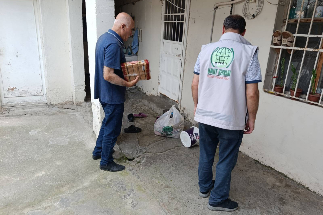 Umut Kervanı Hatay Derneğinden yetim ve ihtiyaç sahiplerine yardım