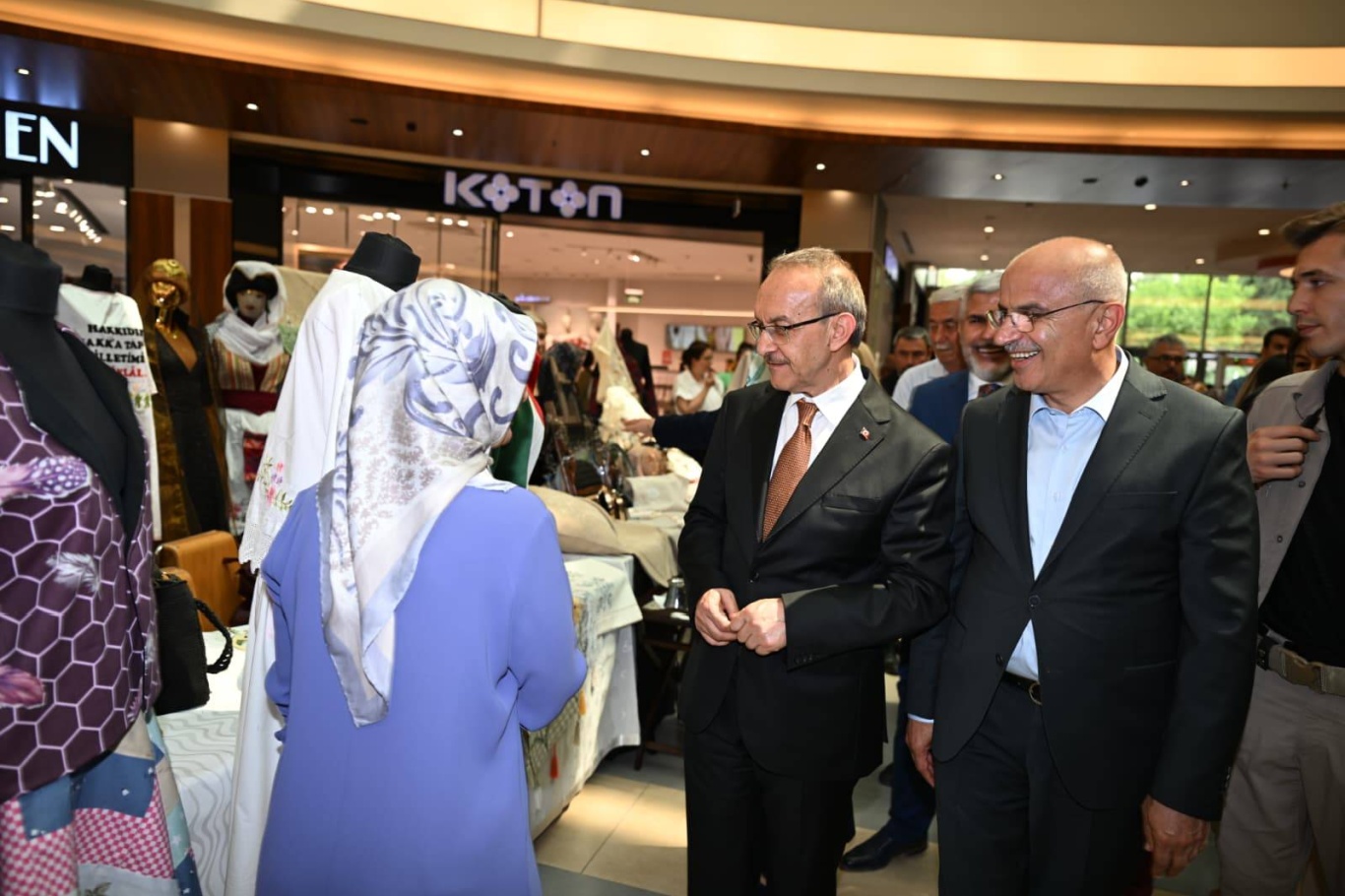 Malatya'da kadınlar ve engelli bireylerin el emeği ürünleri sergilendi