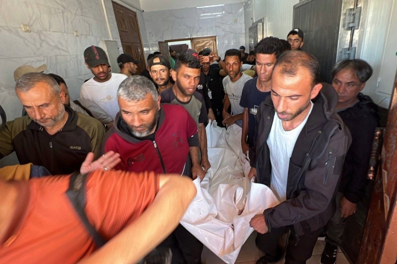 وزارة الصحة بغزة: ارتفاع عدد شهداء العدوان الإسرائيلي إلى 73041 شهيداً