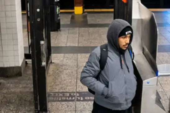 New York metrosunda uyuyan evsizi ateşe veren gence 5,5 yıl hapis