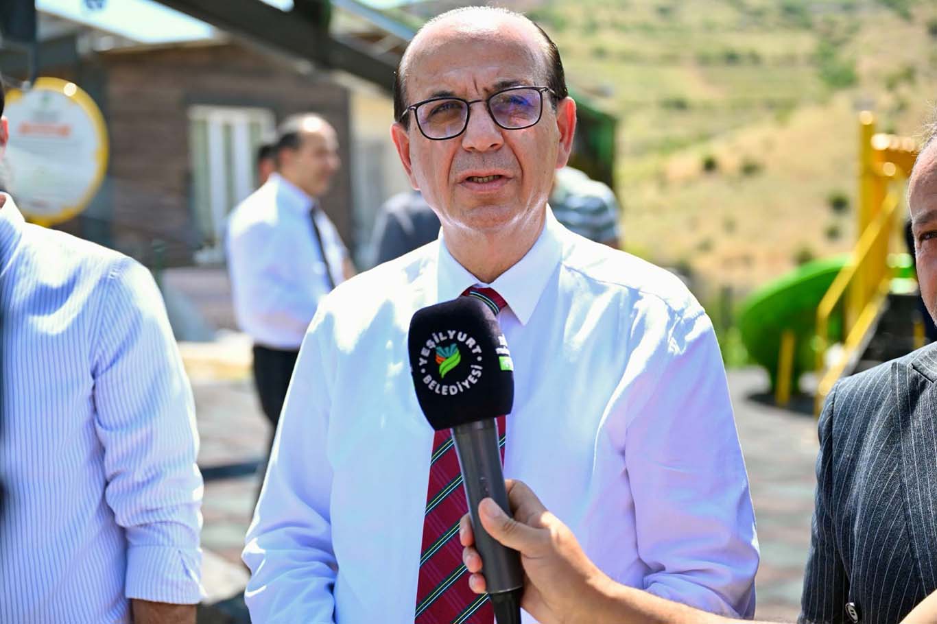  Yeşilyurt Belediye Başkanı İlhan Geçit,