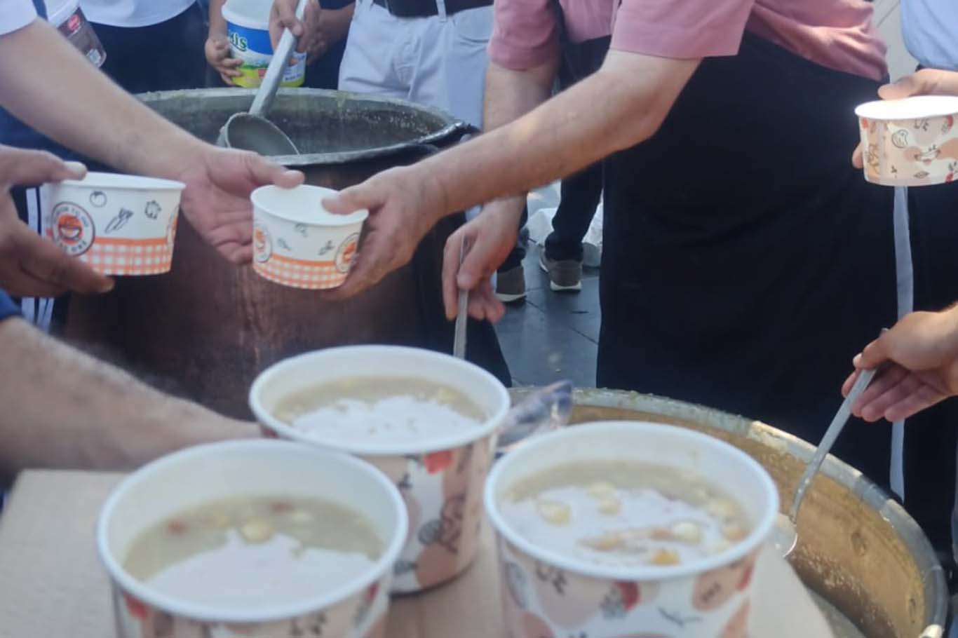 Battalgazi Belediyesi 4 bin kişiye aşure ikram etti
