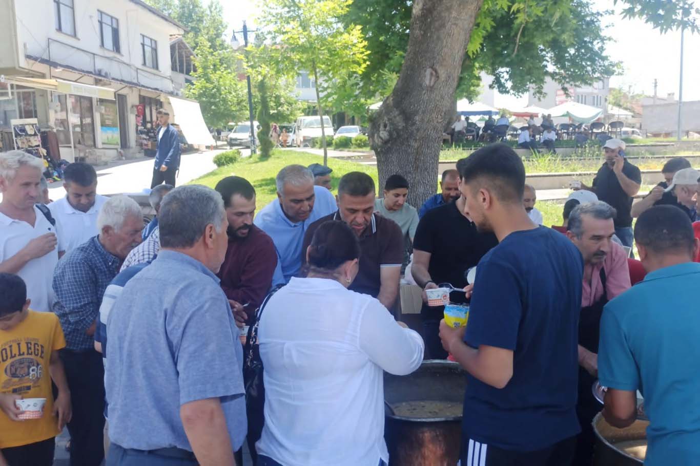 Battalgazi Belediyesi 4 bin kişiye aşure ikram etti