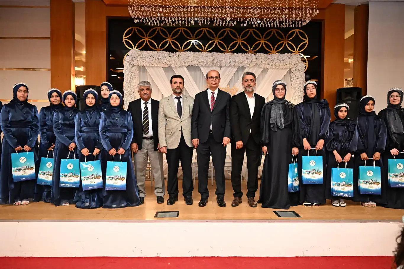 Belediye Başkanı Geçit: Kur'an'ın rehberliğinde yetişen evlatlarımız yarınlarımızın manevi teminatıdır