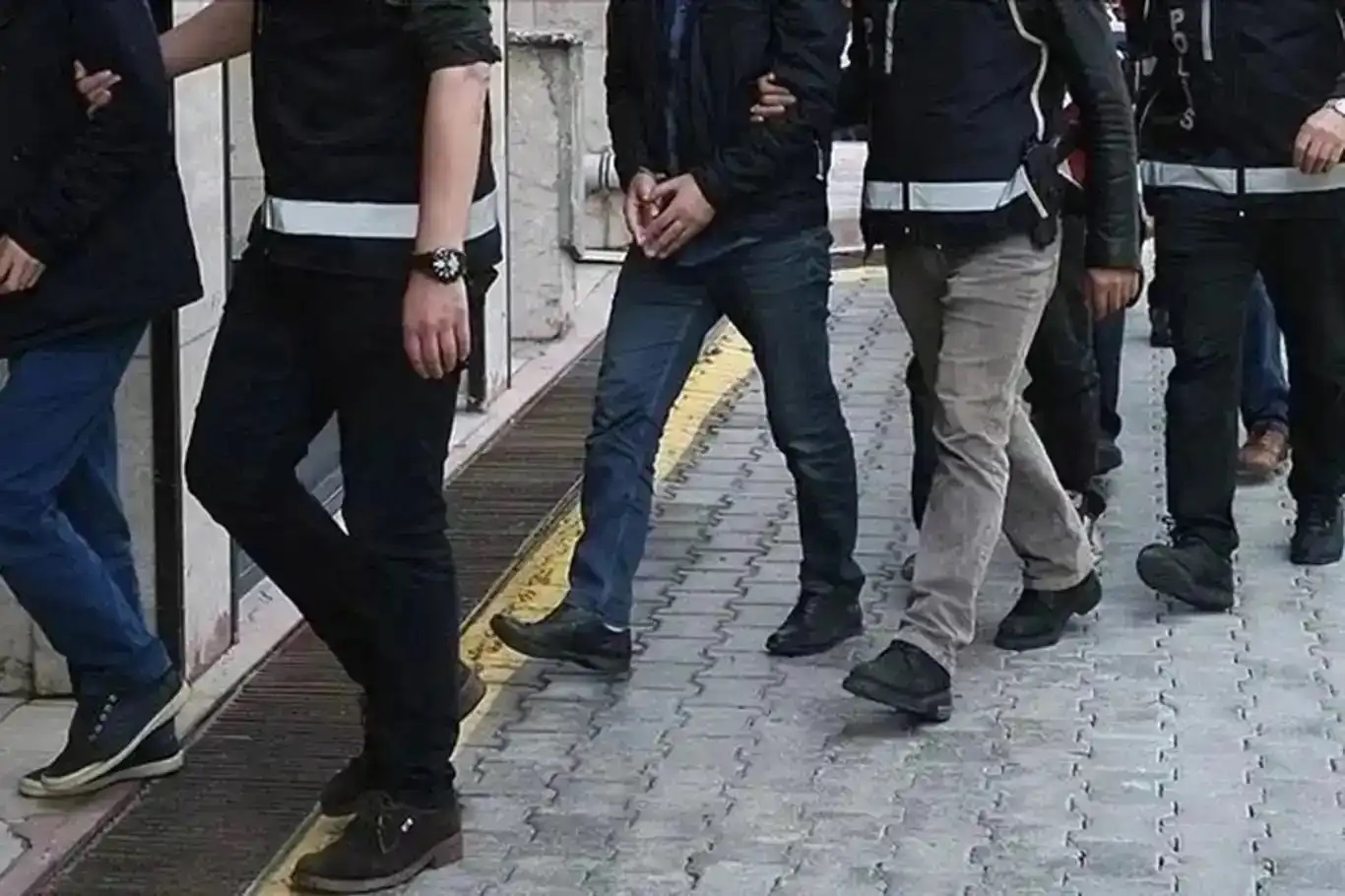 İstanbul merkezli 11 ilde organize suç örgütlerine operasyon: 51 gözaltı